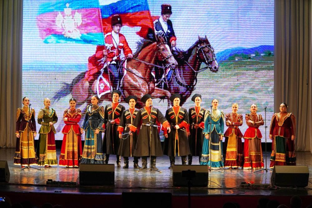 «КАЗАЧИЙ КРУГ» собрал в Краснодаре лучшие казачьи коллекти